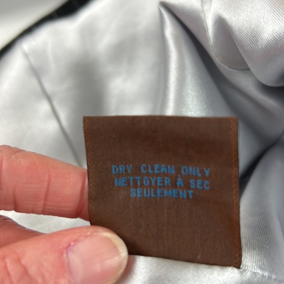 Vroom & Dressman Youth Black Pinstripe Blazer - Picture 4 of 10